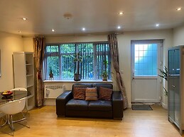 1-bed Unit 10 Minute Drive From Hellfire Caves