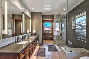 Luxury Three Bedroom Residence steps from Heavenly Village Book 7 Nigh