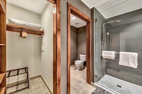 Luxury Three Bedroom Residence steps from Heavenly Village Book 7 Nigh