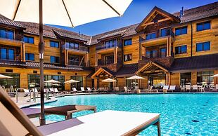 Luxury Three Bedroom Residence steps from Heavenly Village Book 7 Nigh