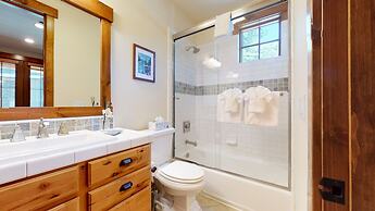 Snowcreek VI The Lodges 1127 3 Suites, Spacious with Mountain Views, P