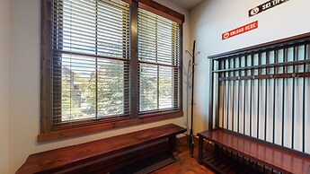 Snowcreek VI The Lodges 1127 3 Suites, Spacious with Mountain Views, P