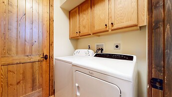 Snowcreek VI The Lodges 1127 3 Suites, Spacious with Mountain Views, P