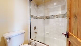 Snowcreek VI The Lodges 1127 3 Suites, Spacious with Mountain Views, P
