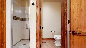 Snowcreek VI The Lodges 1127 3 Suites, Spacious with Mountain Views, P
