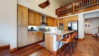 Snowcreek VI The Lodges 1127 3 Suites, Spacious with Mountain Views, P