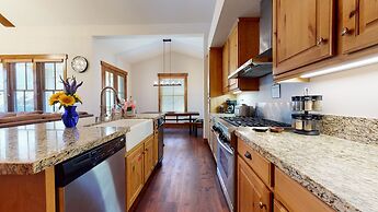 Snowcreek VI The Lodges 1127 3 Suites, Spacious with Mountain Views, P