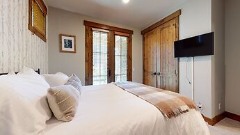 Snowcreek VI The Lodges 1127 3 Suites, Spacious with Mountain Views, P