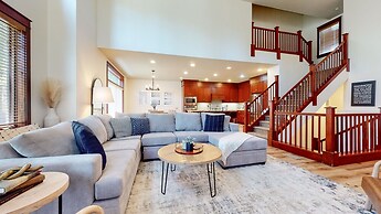 Timbers 15 Private Hot Tub, 2 Car Garage, Washer Dryer, Large Townhous