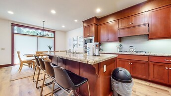 Timbers 15 Private Hot Tub, 2 Car Garage, Washer Dryer, Large Townhous