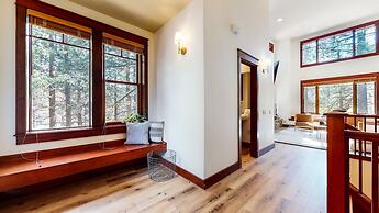 Timbers 15 Private Hot Tub, 2 Car Garage, Washer Dryer, Large Townhous