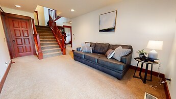 Timbers 15 Private Hot Tub, 2 Car Garage, Washer Dryer, Large Townhous