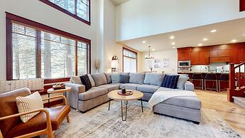 Timbers 15 Private Hot Tub, 2 Car Garage, Washer Dryer, Large Townhous