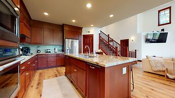 Timbers 15 Private Hot Tub, 2 Car Garage, Washer Dryer, Large Townhous