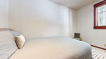 Timbers 15 Private Hot Tub, 2 Car Garage, Washer Dryer, Large Townhous