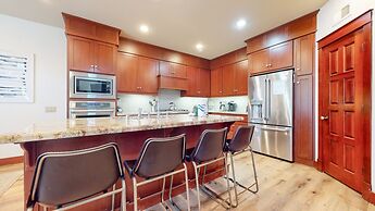 Timbers 15 Private Hot Tub, 2 Car Garage, Washer Dryer, Large Townhous