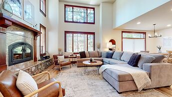 Timbers 15 Private Hot Tub, 2 Car Garage, Washer Dryer, Large Townhous