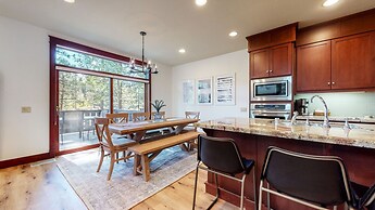 Timbers 15 Private Hot Tub, 2 Car Garage, Washer Dryer, Large Townhous