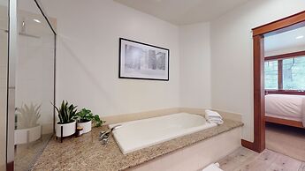 Timbers 15 Private Hot Tub, 2 Car Garage, Washer Dryer, Large Townhous