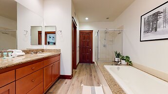 Timbers 15 Private Hot Tub, 2 Car Garage, Washer Dryer, Large Townhous