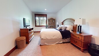 Timbers 15 Private Hot Tub, 2 Car Garage, Washer Dryer, Large Townhous