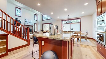 Timbers 15 Private Hot Tub, 2 Car Garage, Washer Dryer, Large Townhous