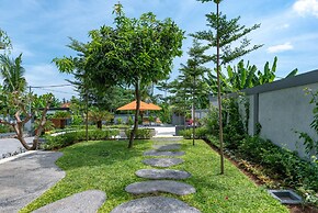 Hillside Lovina Studio