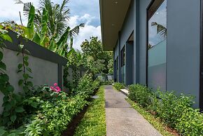 Hillside Lovina Studio