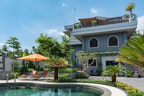 Hillside Lovina Studio