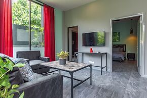 Hillside Lovina Studio