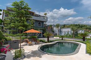 Hillside Lovina Studio