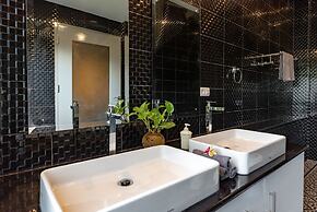 Hillside Lovina Studio