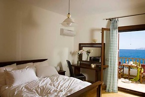 Beautiful 3-bed Sea Front Villa in Agios Nikolaos