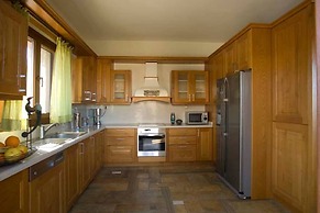 Beautiful 3-bed Sea Front Villa in Agios Nikolaos