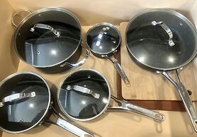 P1 - Private Hot Tub - 3 Bedroom Home - Mountain View