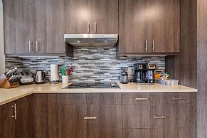 P1 - Private Hot Tub - 3 Bedroom Home - Mountain View