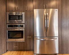 P1 - Private Hot Tub - 3 Bedroom Home - Mountain View