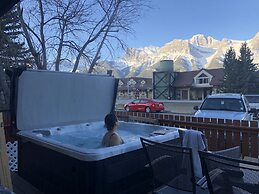 P1 - Private Hot Tub - 3 Bedroom Home - Mountain View