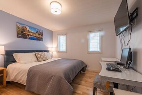 P1 - Private Hot Tub - 3 Bedroom Home - Mountain View