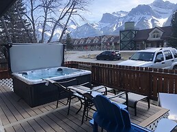 P1 - Private Hot Tub - 3 Bedroom Home - Mountain View