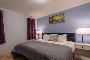 P1 - Private Hot Tub - 3 Bedroom Home - Mountain View