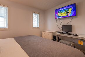 P1 - Private Hot Tub - 3 Bedroom Home - Mountain View