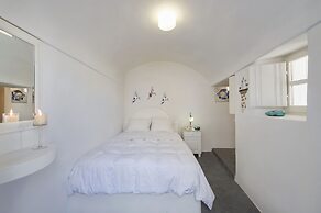 White Cave Private Villa