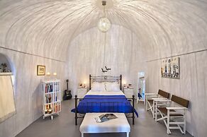 White Cave Private Villa