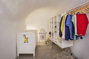 White Cave Private Villa