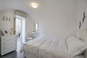 White Cave Private Villa