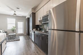 East DT Houston Getaway Near Parks and Restaurants