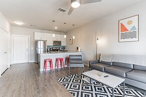 East DT Houston Getaway Near Parks and Restaurants