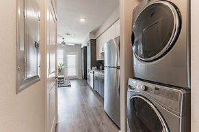 East DT Houston Getaway Near Parks and Restaurants