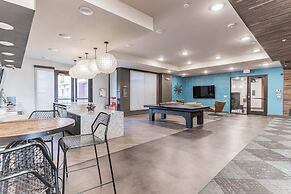 East DT Houston Getaway Near Parks and Restaurants